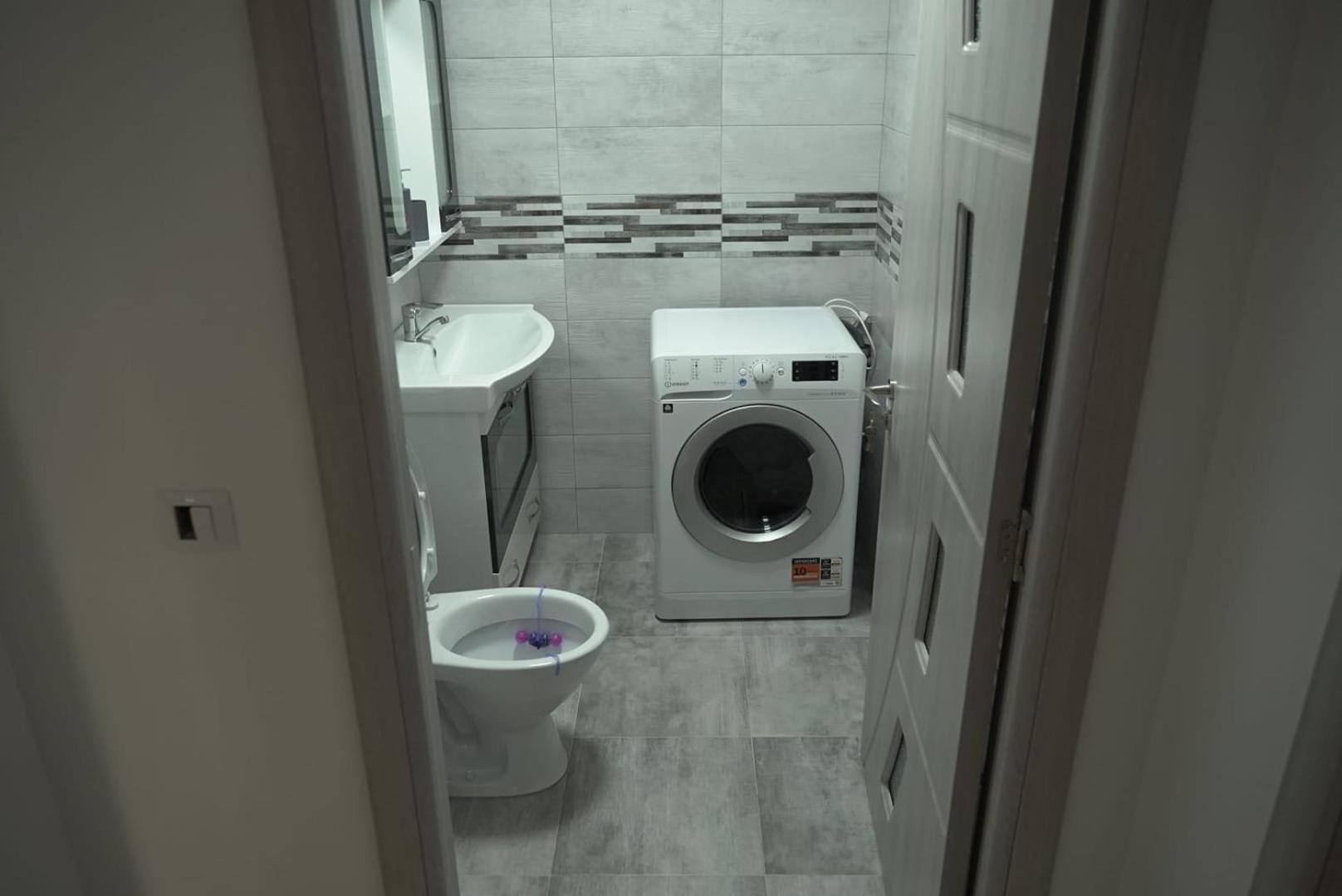 Enk Residence Targoviste Esterno foto