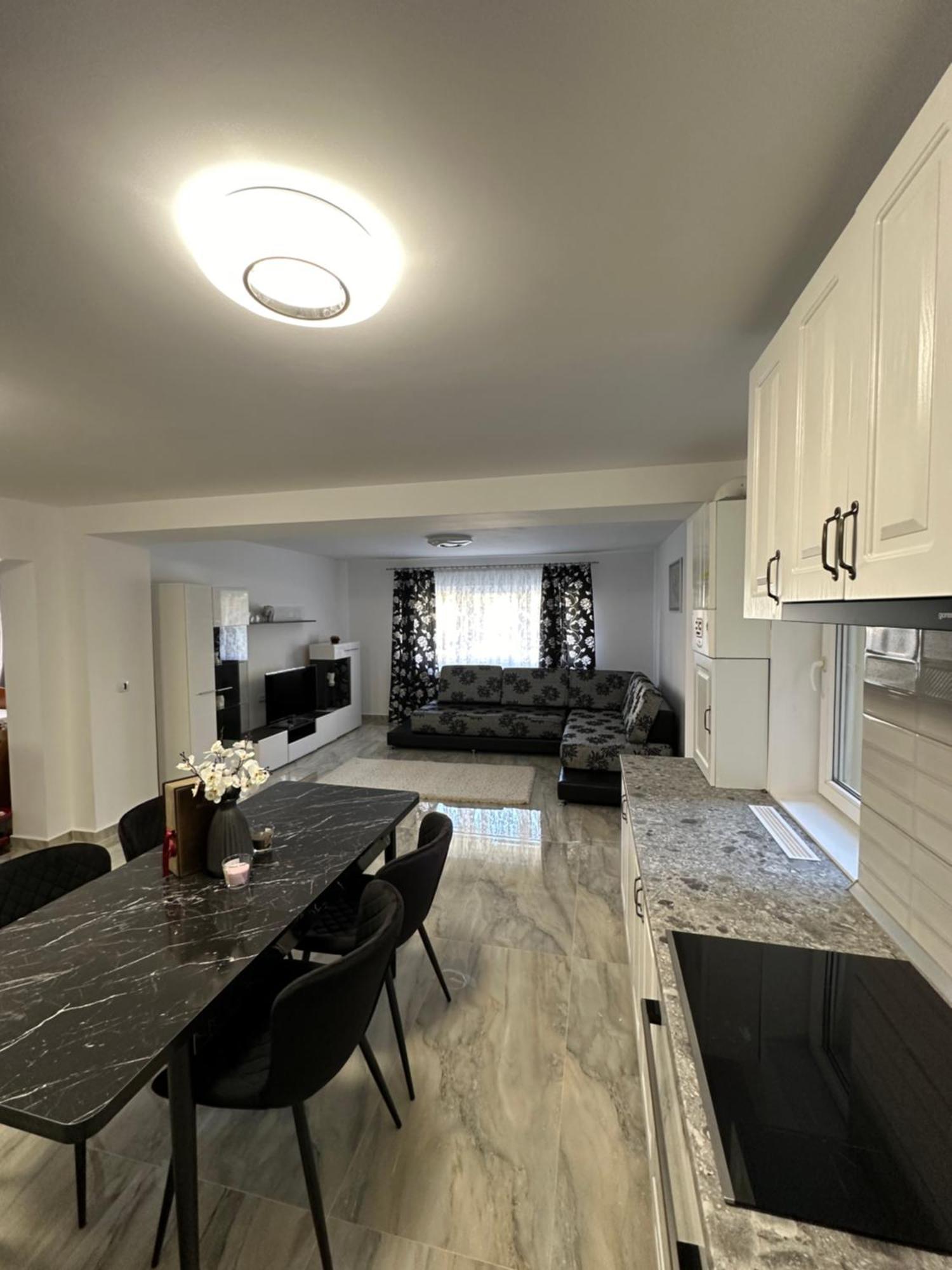 Enk Residence Targoviste Esterno foto